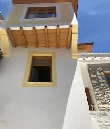 Yat Limani Tarihi Kale Ici Terasli Ev * مرمريس