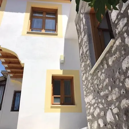 Yat Limani Tarihi Kale Ici Terasli Ev 马尔马里斯